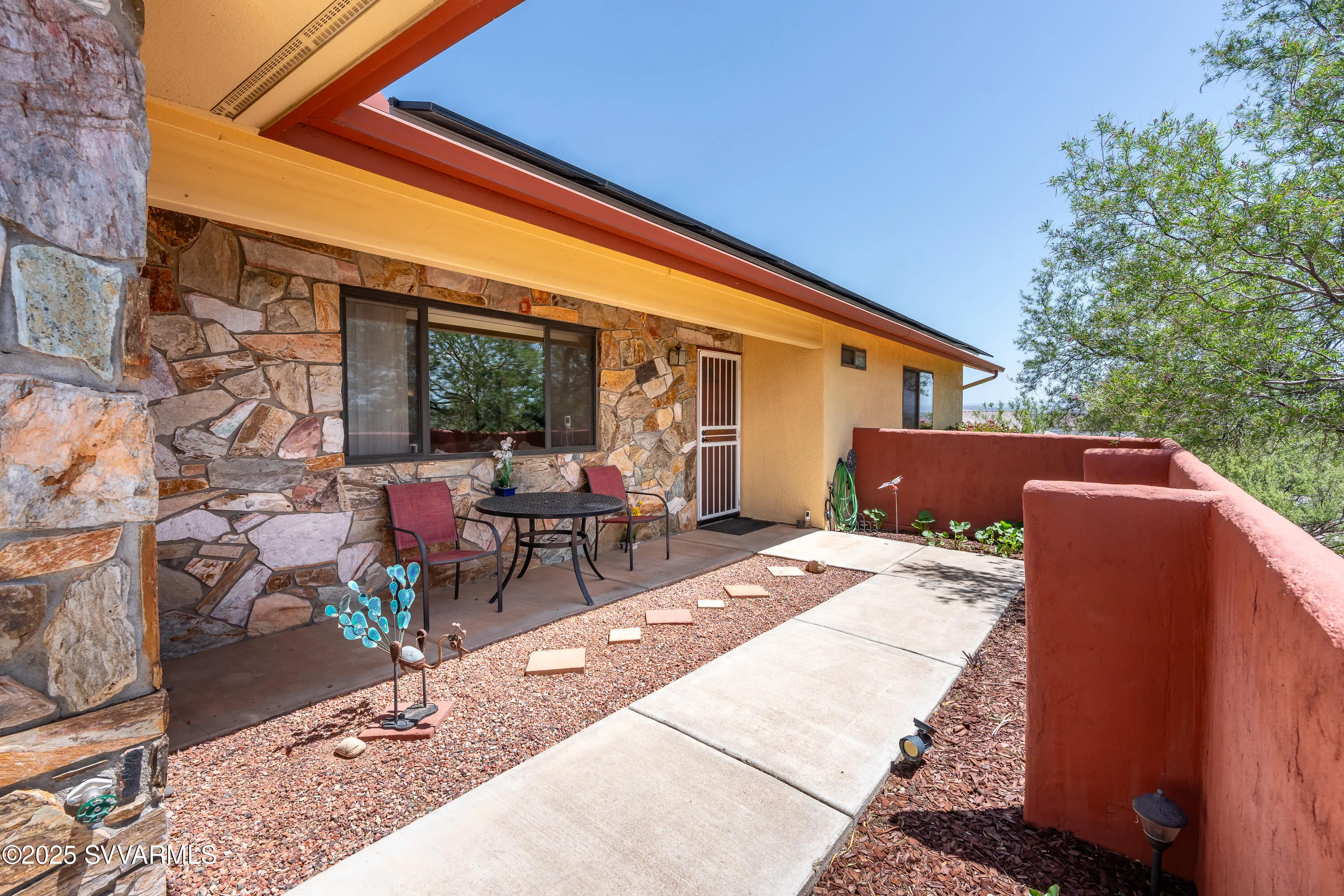 Cottonwood, Arizona 86326, United States, 2 Bedrooms Bedrooms, ,2 BathroomsBathrooms,Residential,Pending,132415