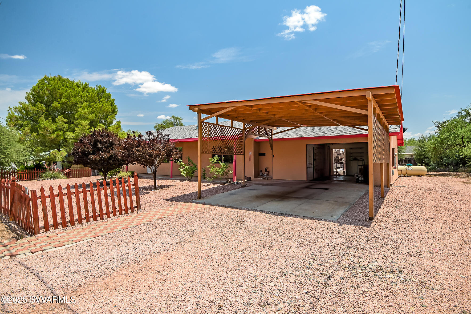 543 E Country Club Rd