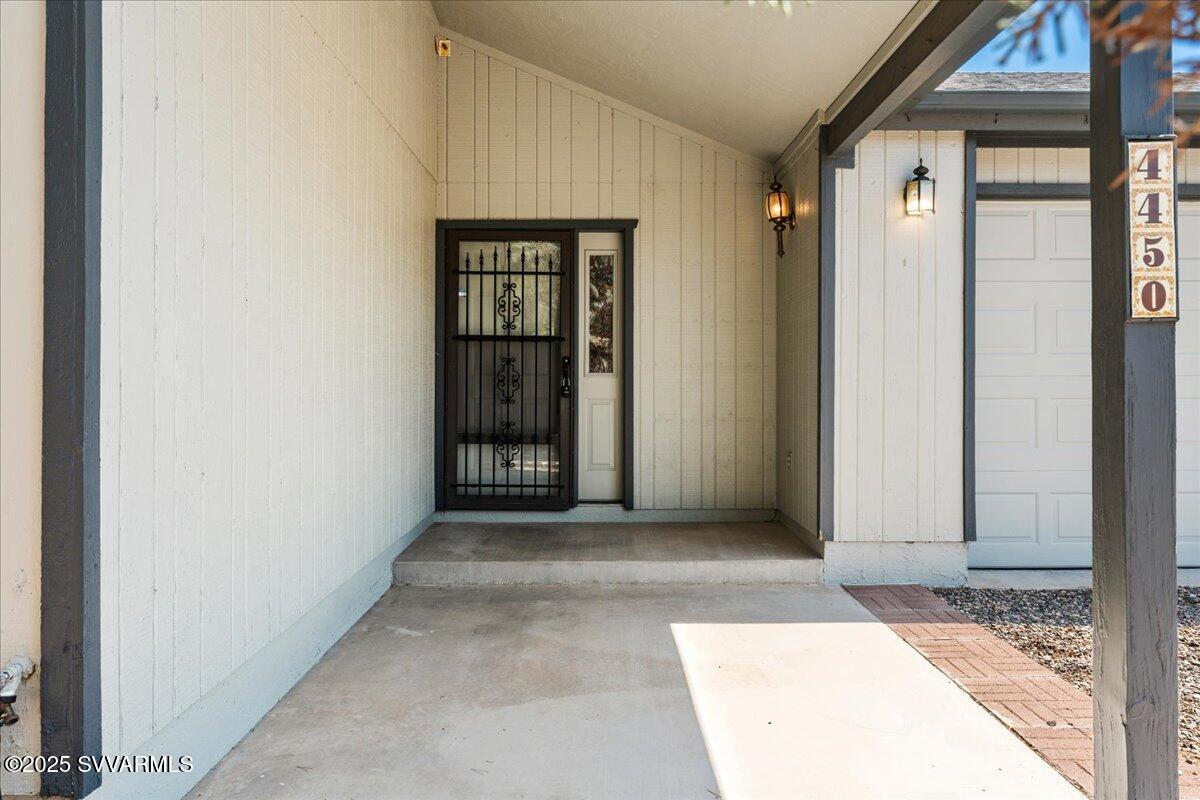 4450 E Navajo Lane