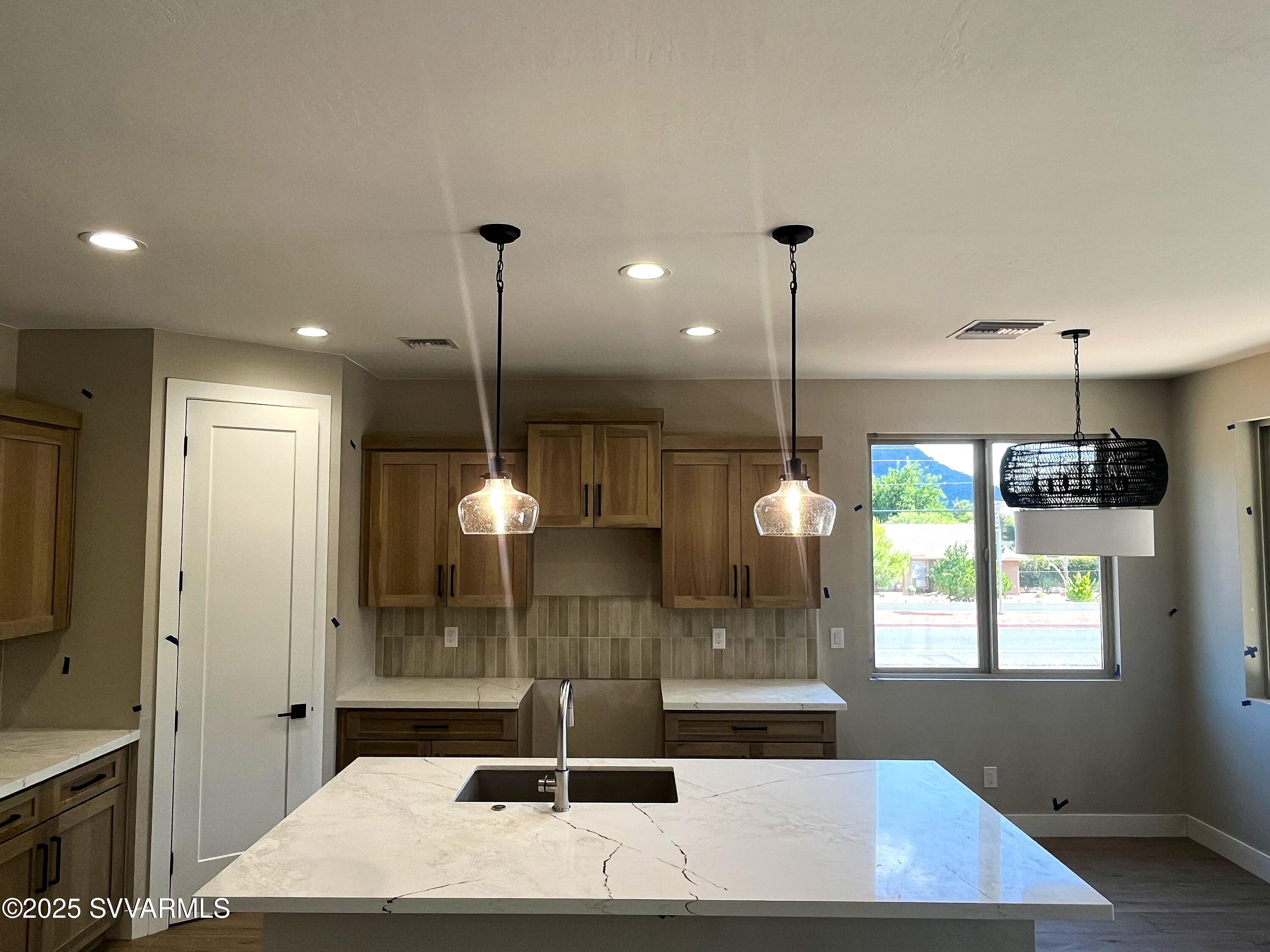 15 Creek Rock Circle