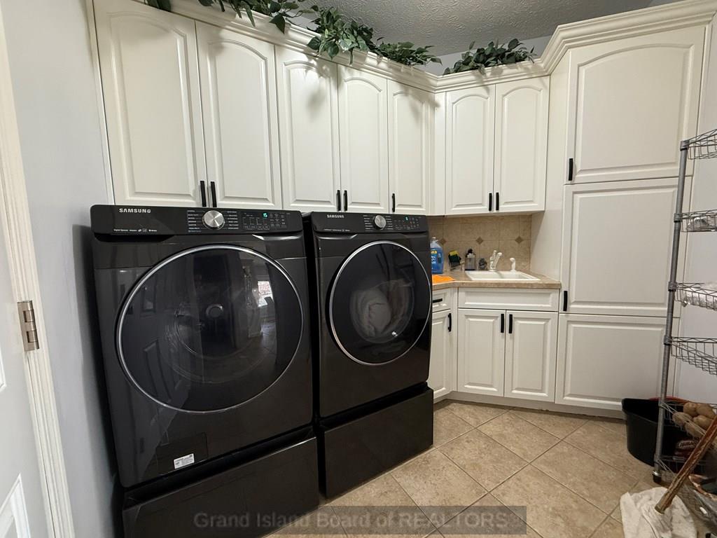 Grand Island, Nebraska 68803, United States, 4 Bedrooms Bedrooms, ,3 BathroomsBathrooms,Residential,Active,104644