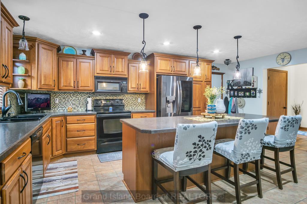 Grand Island, Nebraska 68803, United States, 3 Bedrooms Bedrooms, ,3 BathroomsBathrooms,Residential,Pending,36993