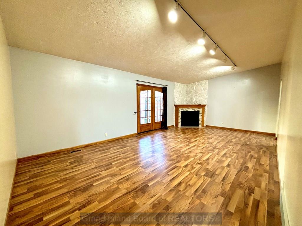 Grand Island, Nebraska 68803, United States, 3 Bedrooms Bedrooms, ,3 BathroomsBathrooms,Residential,Pending,36993