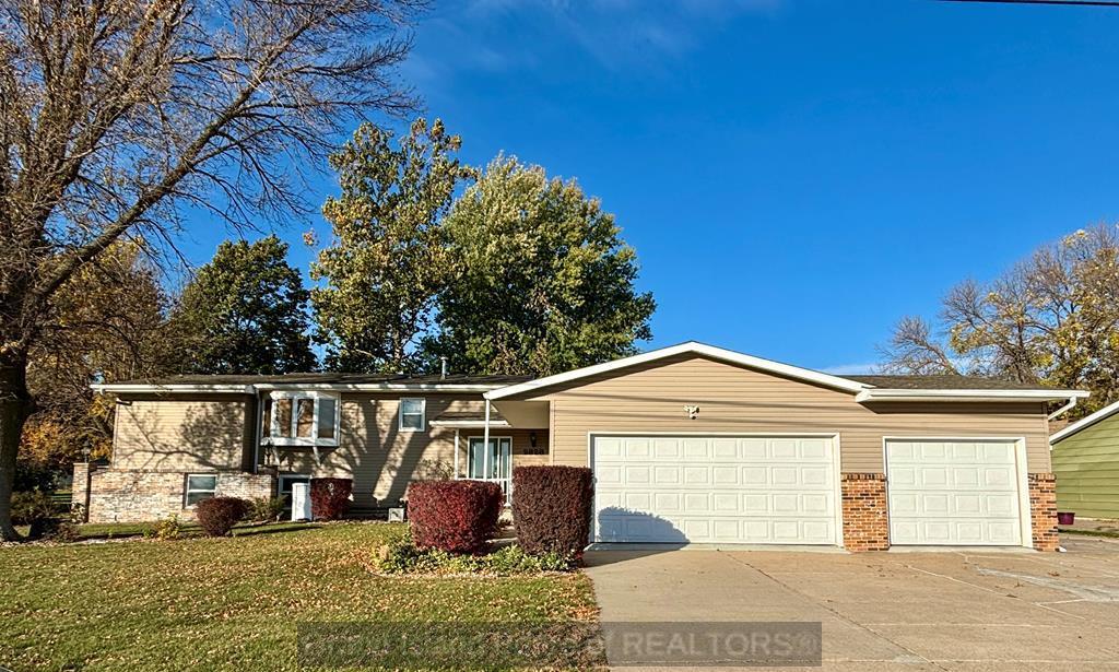 Grand Island, Nebraska 68803, United States, 3 Bedrooms Bedrooms, ,3 BathroomsBathrooms,Residential,Pending,36993