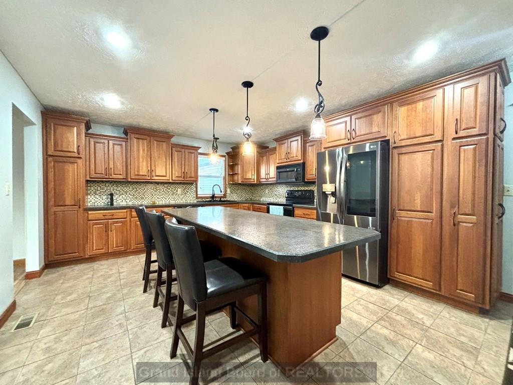 Grand Island, Nebraska 68803, United States, 3 Bedrooms Bedrooms, ,3 BathroomsBathrooms,Residential,Pending,36993