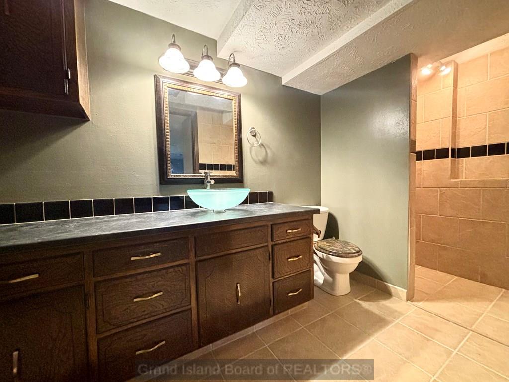 Grand Island, Nebraska 68803, United States, 3 Bedrooms Bedrooms, ,3 BathroomsBathrooms,Residential,Pending,36993