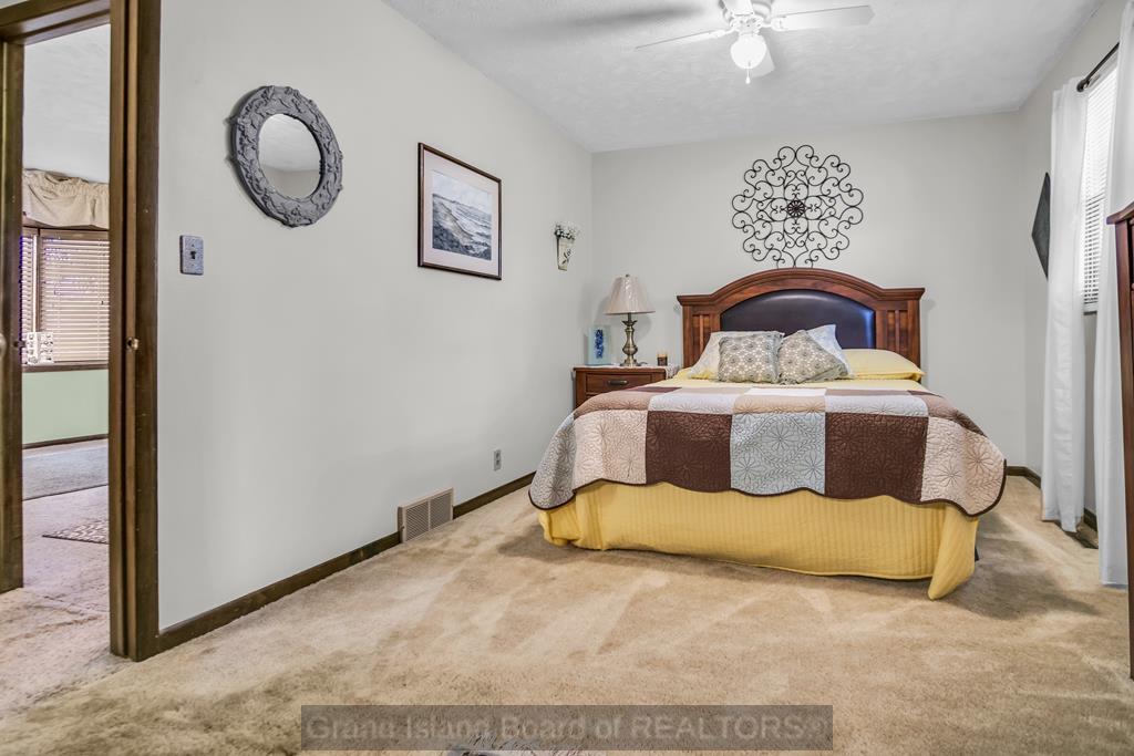 Grand Island, Nebraska 68803, United States, 3 Bedrooms Bedrooms, ,3 BathroomsBathrooms,Residential,Pending,36993