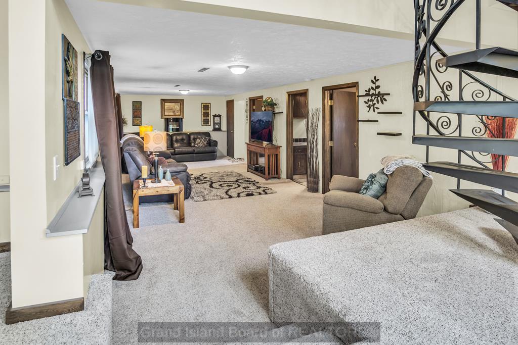 Grand Island, Nebraska 68803, United States, 3 Bedrooms Bedrooms, ,3 BathroomsBathrooms,Residential,Pending,36993