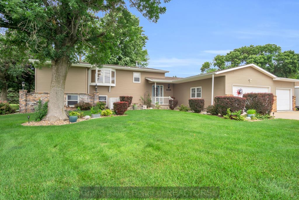 Grand Island, Nebraska 68803, United States, 3 Bedrooms Bedrooms, ,3 BathroomsBathrooms,Residential,Pending,36993