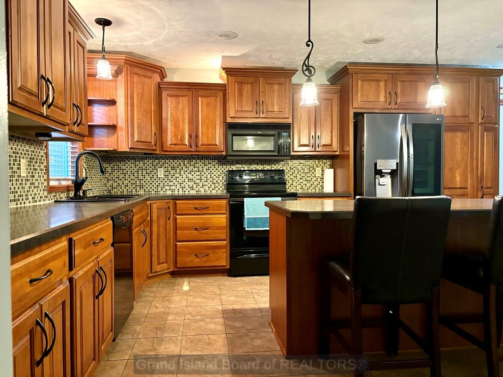 Grand Island, Nebraska 68803, United States, 3 Bedrooms Bedrooms, ,3 BathroomsBathrooms,Residential,Pending,36993