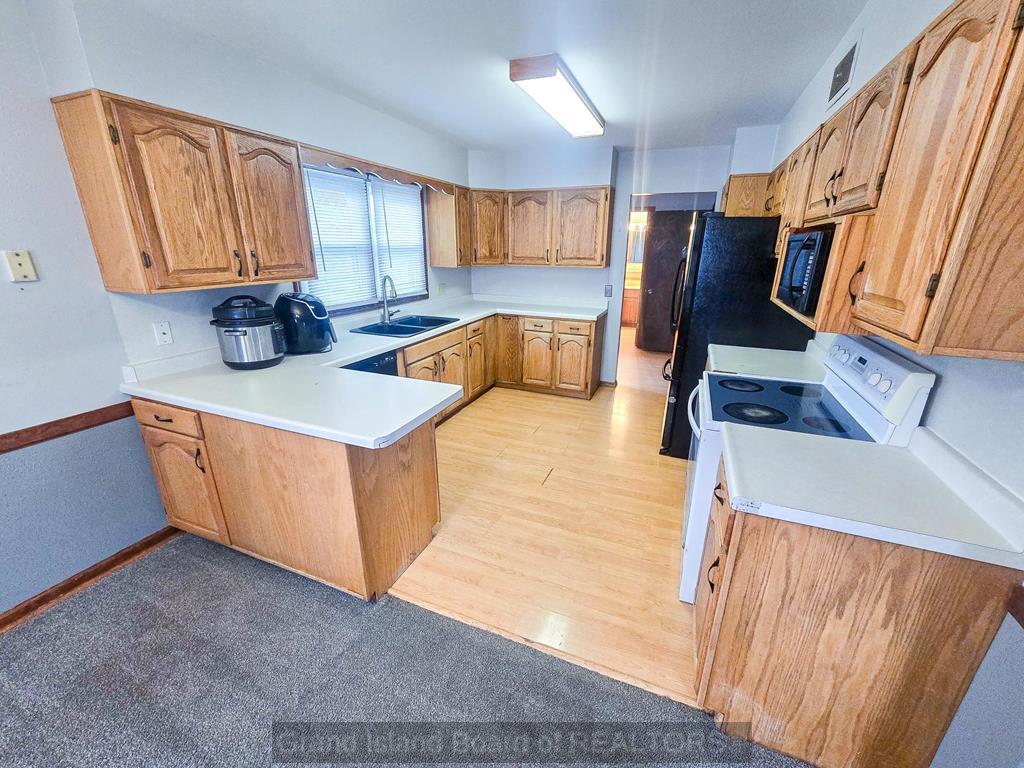 Hastings, Nebraska 68901, United States, 3 Bedrooms Bedrooms, ,2 BathroomsBathrooms,Residential,Active,196193