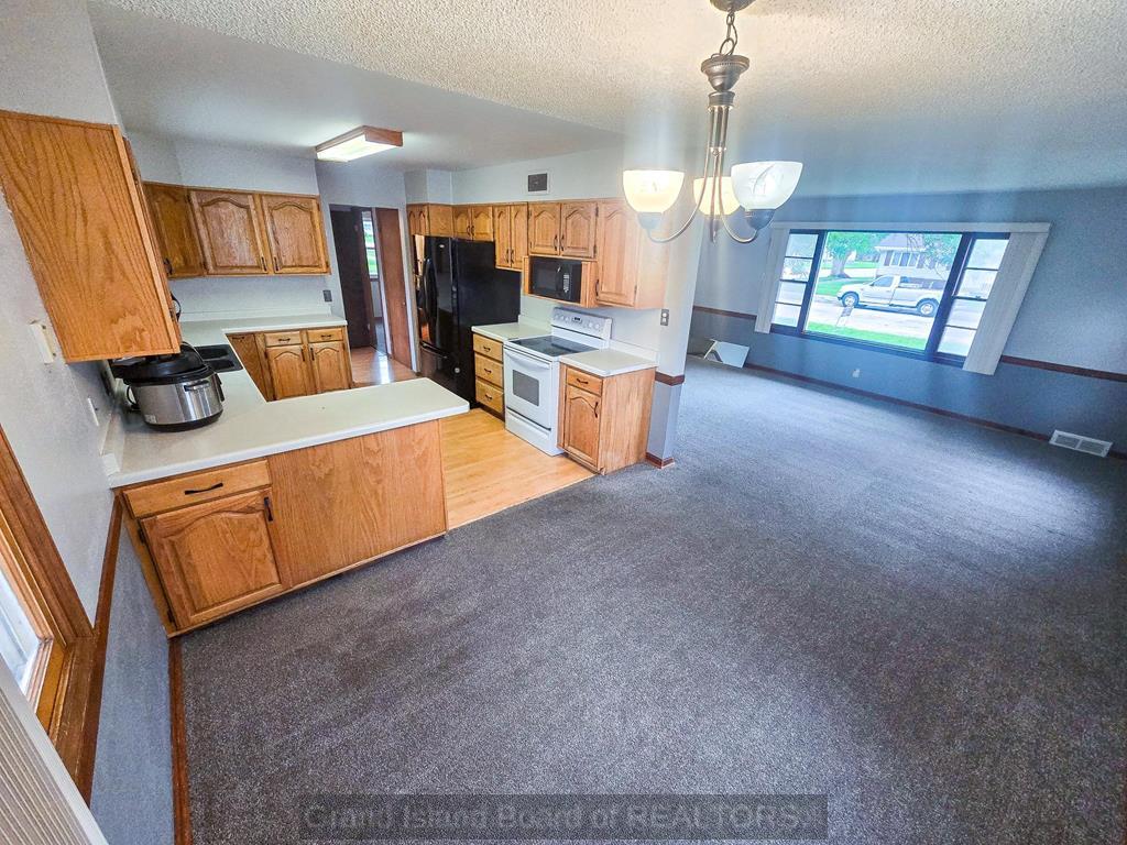 Hastings, Nebraska 68901, United States, 3 Bedrooms Bedrooms, ,2 BathroomsBathrooms,Residential,Active,196193