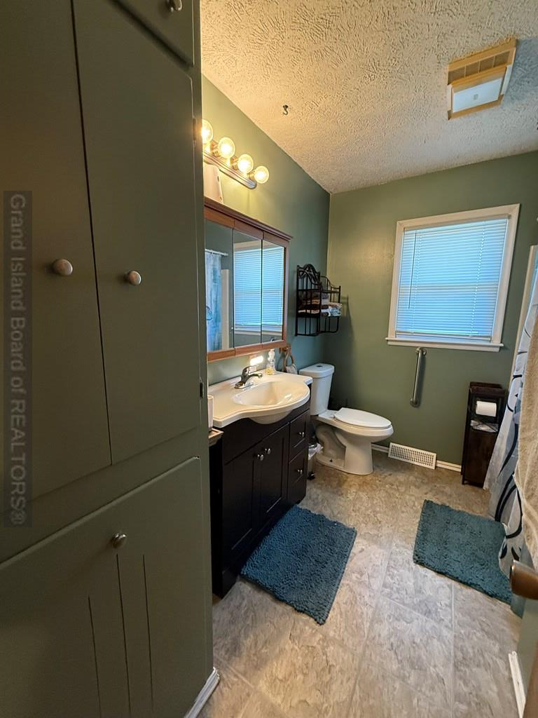 Grand Island, Nebraska 68803, United States, 3 Bedrooms Bedrooms, ,2 BathroomsBathrooms,Residential,Pending,103986