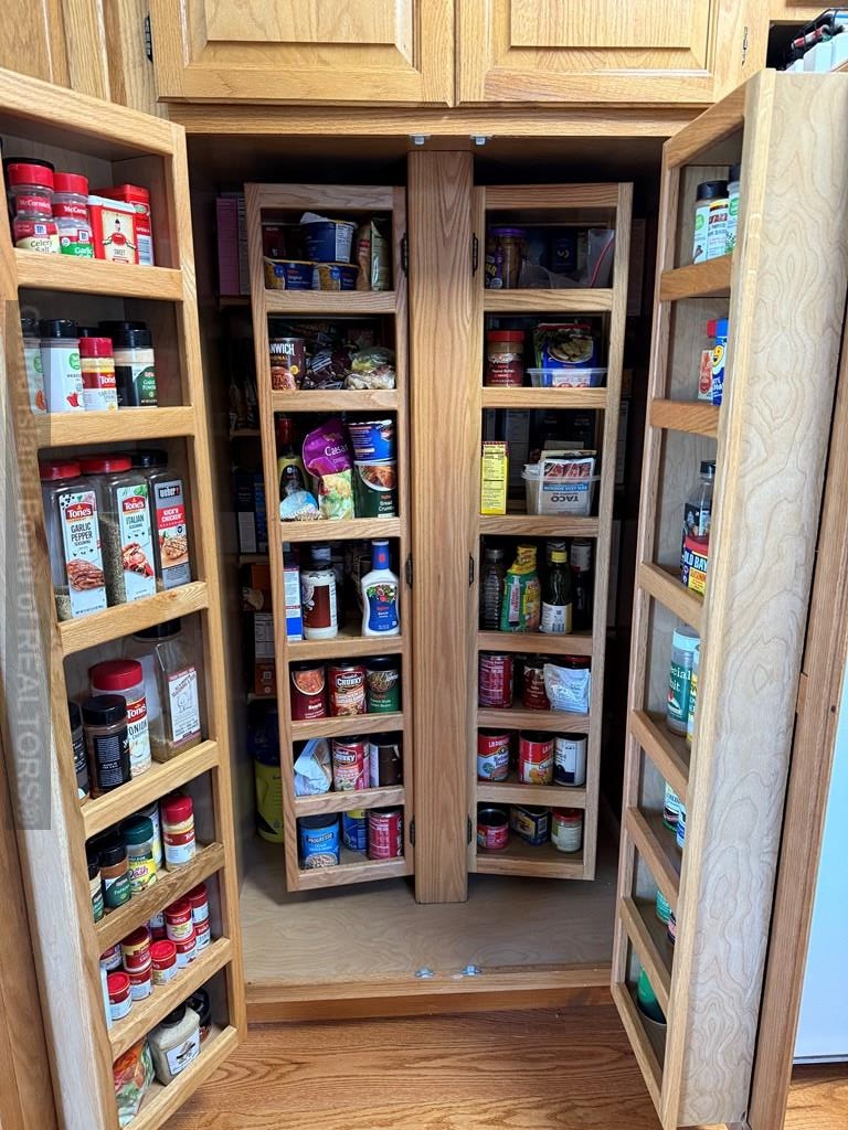 Grand Island, Nebraska 68803, United States, 3 Bedrooms Bedrooms, ,2 BathroomsBathrooms,Residential,Pending,103986