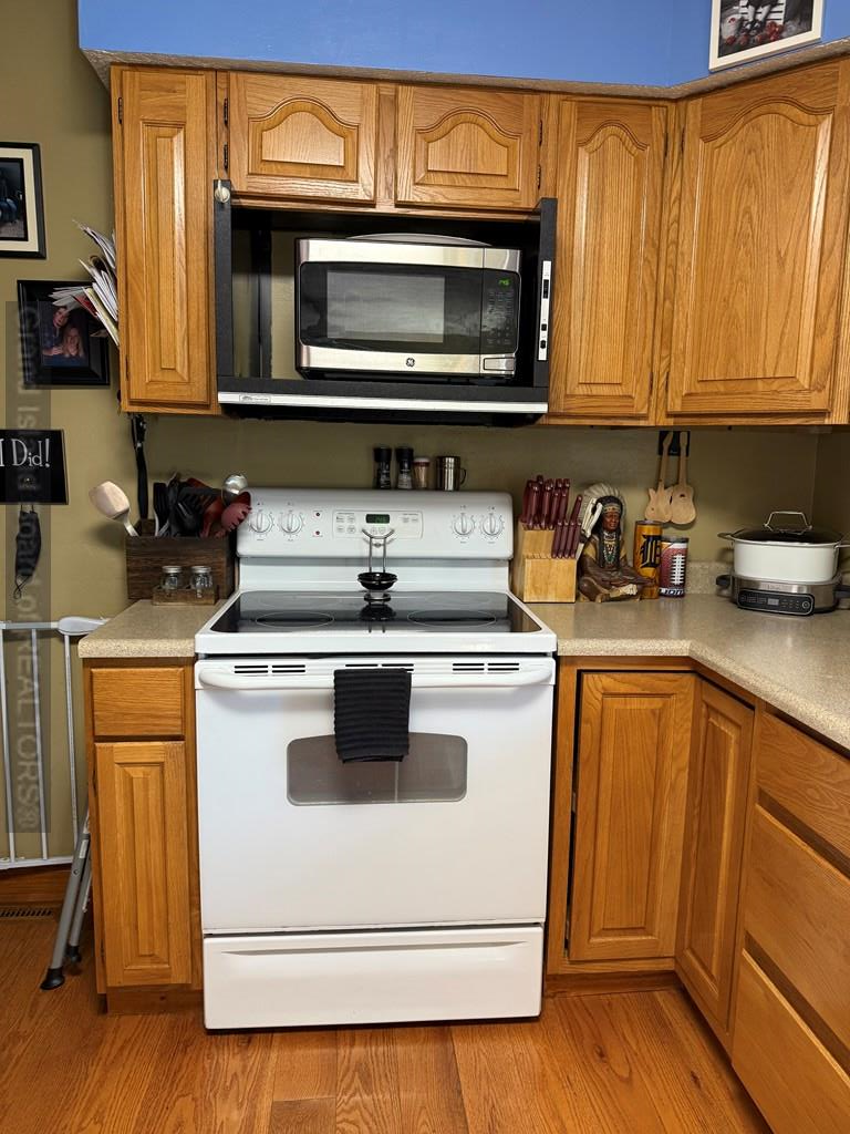 Grand Island, Nebraska 68803, United States, 3 Bedrooms Bedrooms, ,2 BathroomsBathrooms,Residential,Pending,103986