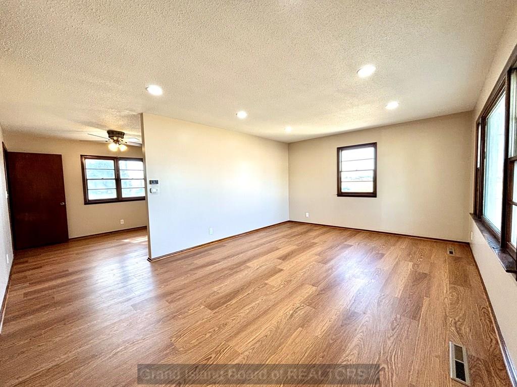 Grand Island, Nebraska 68803, United States, 3 Bedrooms Bedrooms, ,2 BathroomsBathrooms,Residential,Pending,38235