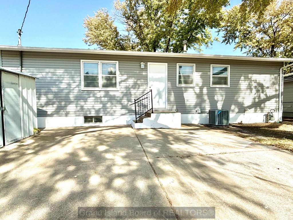 Grand Island, Nebraska 68803, United States, 3 Bedrooms Bedrooms, ,2 BathroomsBathrooms,Residential,Pending,38235