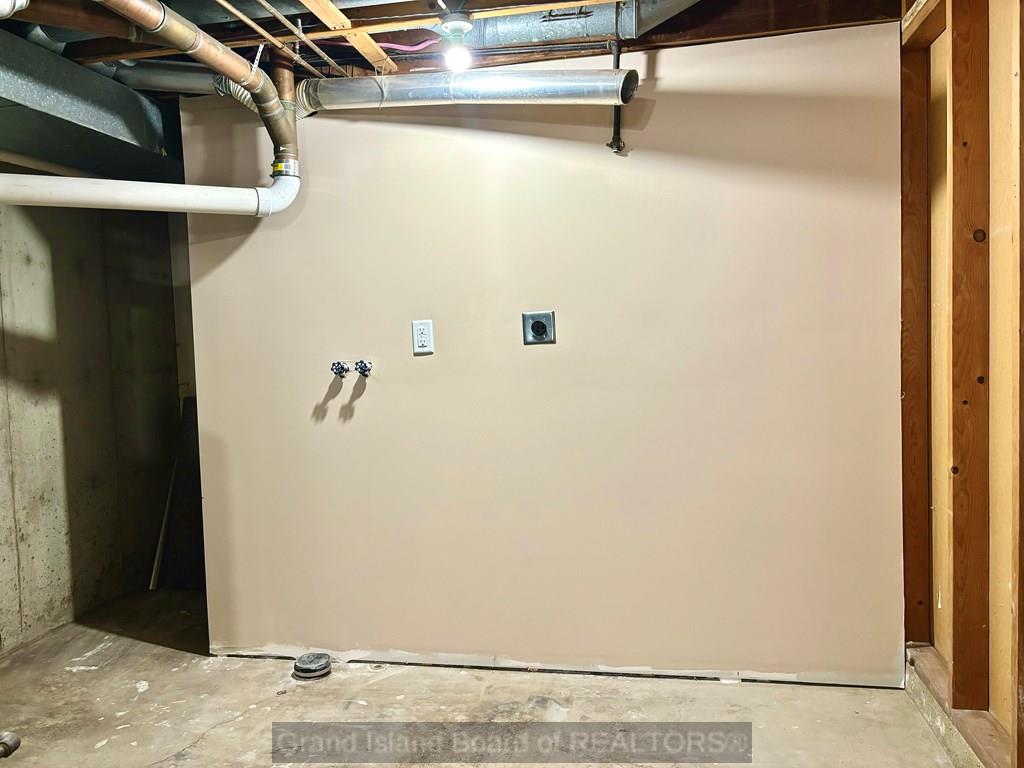 Grand Island, Nebraska 68803, United States, 3 Bedrooms Bedrooms, ,2 BathroomsBathrooms,Residential,Pending,38235