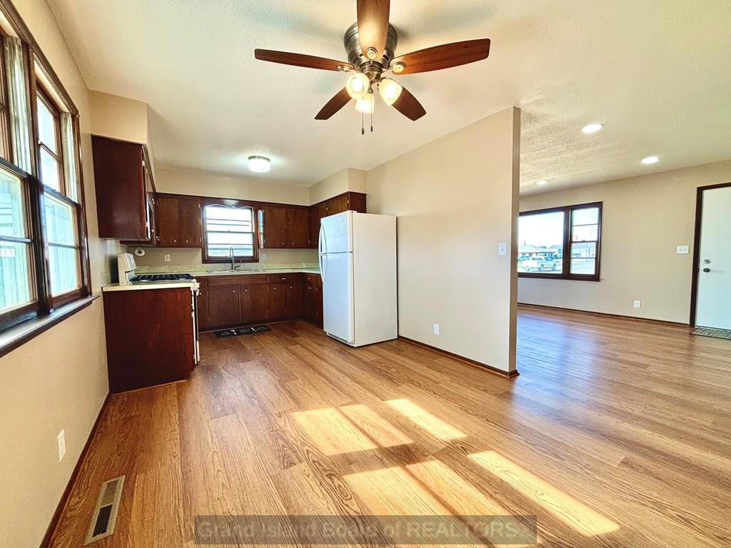 Grand Island, Nebraska 68803, United States, 3 Bedrooms Bedrooms, ,2 BathroomsBathrooms,Residential,Pending,38235