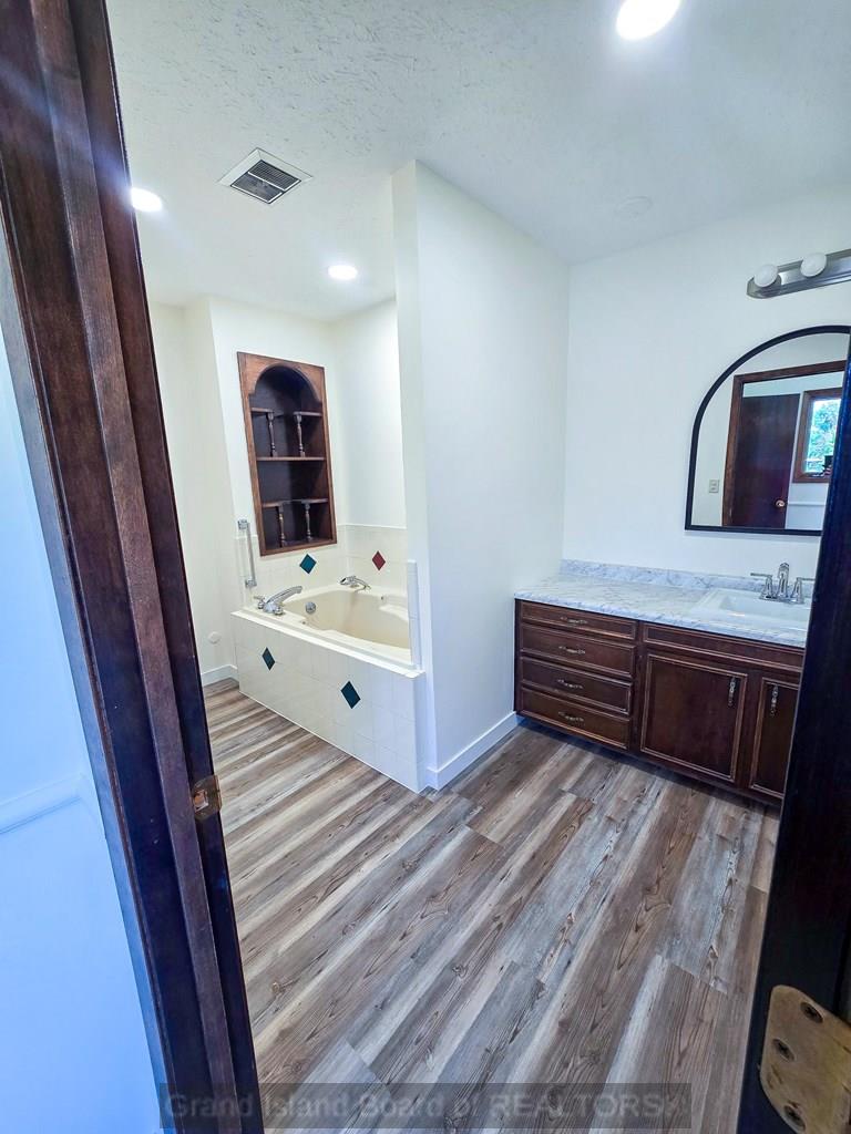 Grand Island, Nebraska 68801, United States, 4 Bedrooms Bedrooms, ,3 BathroomsBathrooms,Residential,Active,206481