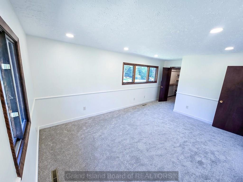 Grand Island, Nebraska 68801, United States, 4 Bedrooms Bedrooms, ,3 BathroomsBathrooms,Residential,Active,206481