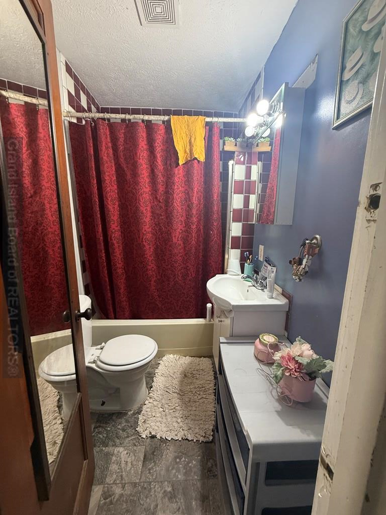 Grand Island, Nebraska 68801, United States, 2 Bedrooms Bedrooms, ,2 BathroomsBathrooms,Residential,Active,164145