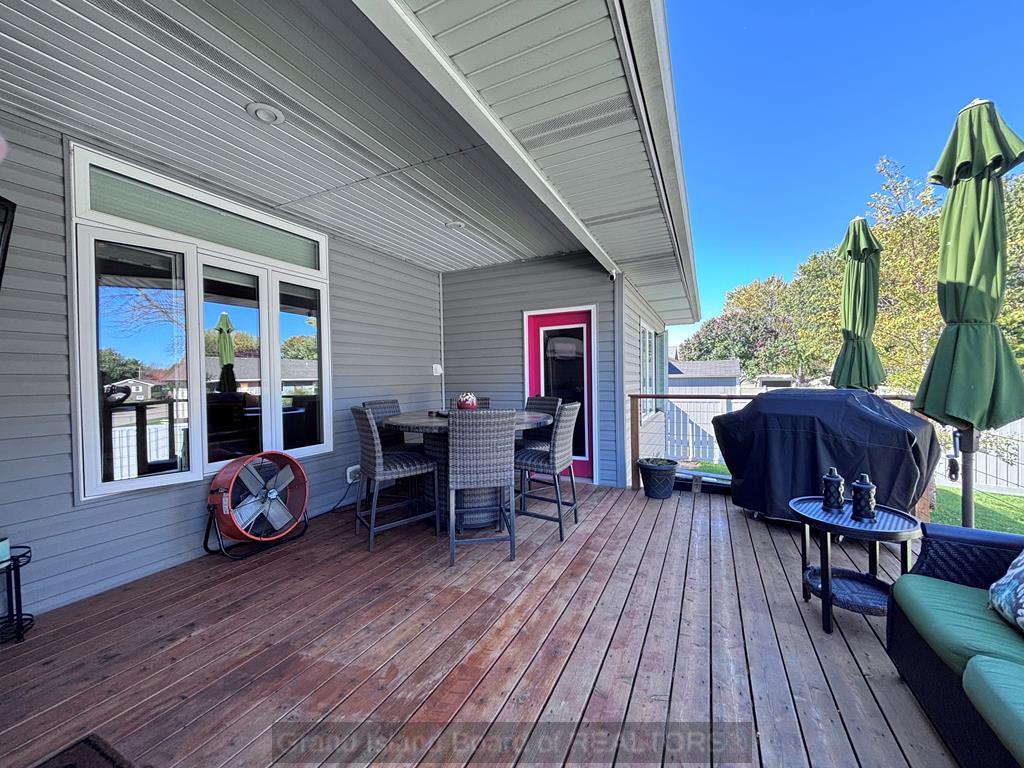 Grand Island, Nebraska 68801, United States, 5 Bedrooms Bedrooms, ,3 BathroomsBathrooms,Residential,Active,241688