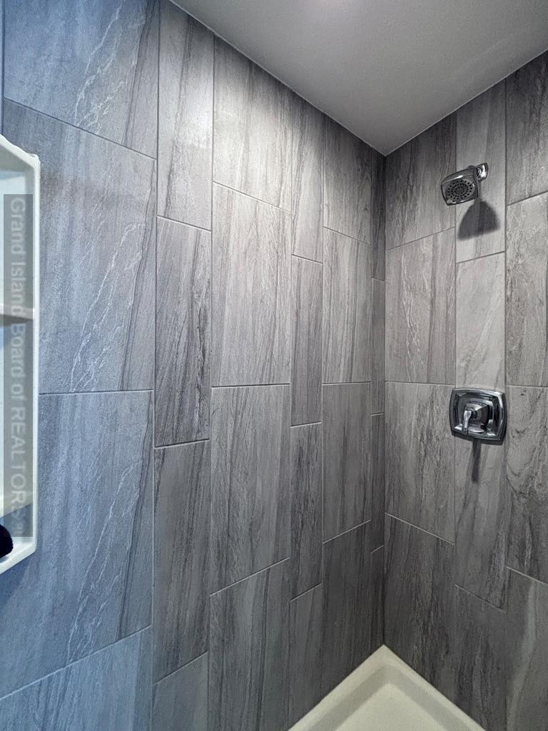 Grand Island, Nebraska 68801, United States, 5 Bedrooms Bedrooms, ,3 BathroomsBathrooms,Residential,Active,241688