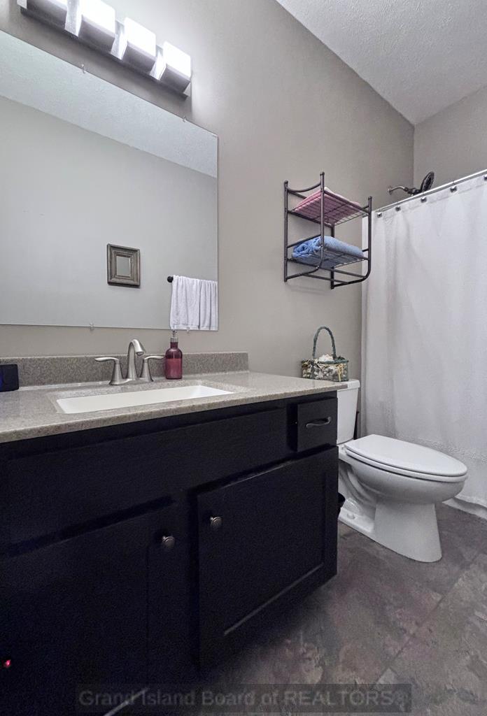 Grand Island, Nebraska 68801, United States, 5 Bedrooms Bedrooms, ,3 BathroomsBathrooms,Residential,Active,241688