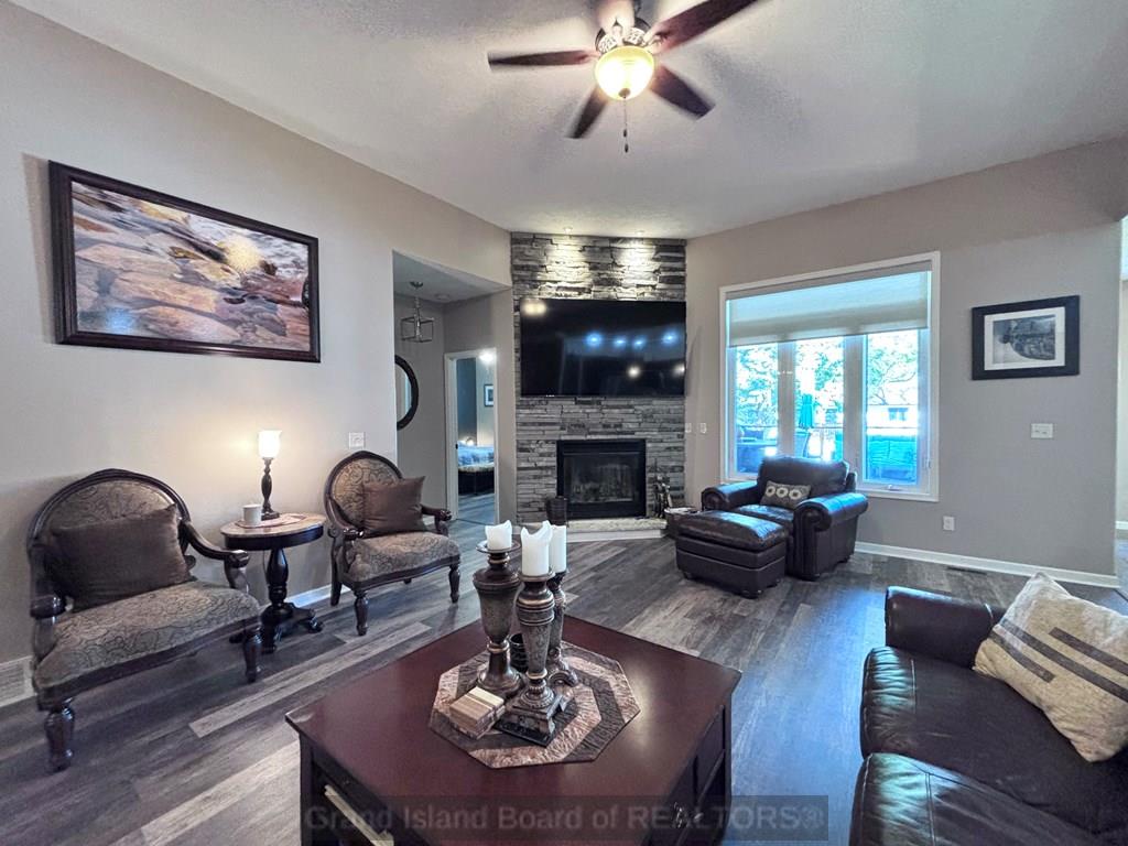 Grand Island, Nebraska 68801, United States, 5 Bedrooms Bedrooms, ,3 BathroomsBathrooms,Residential,Active,241688