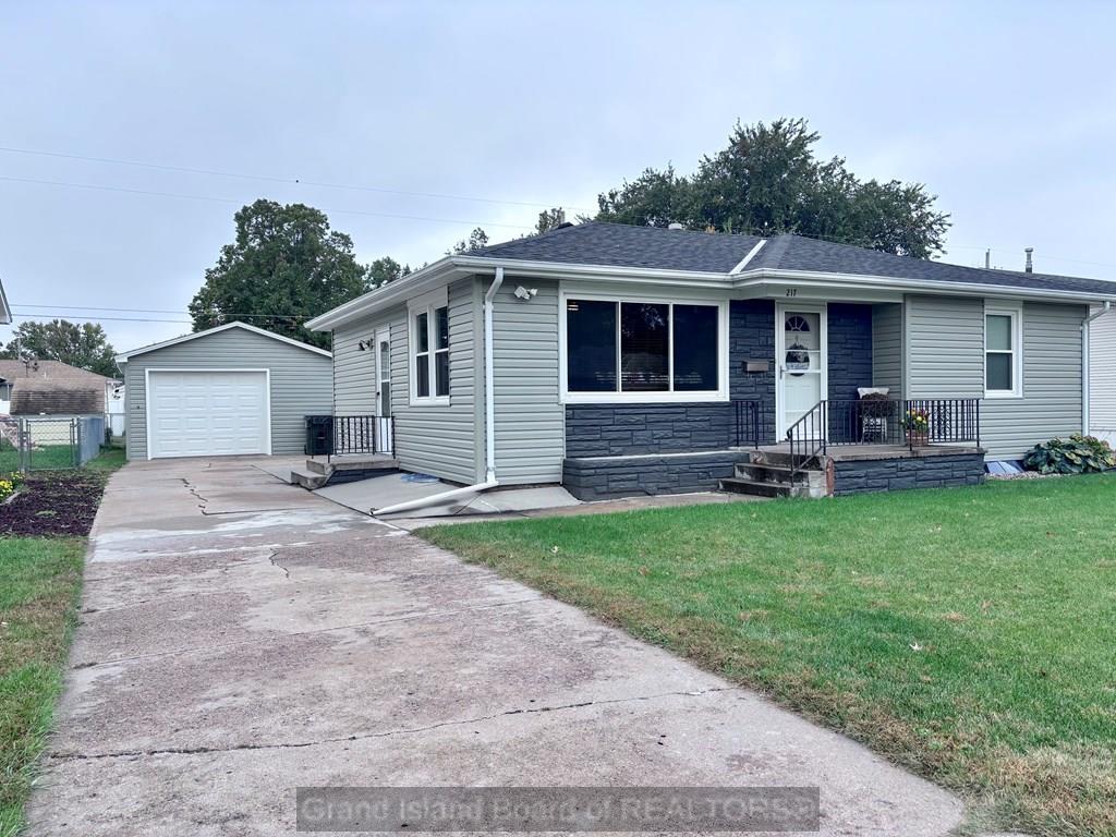 Grand Island, Nebraska 68801, United States, 2 Bedrooms Bedrooms, ,2 BathroomsBathrooms,Residential,Active,236502