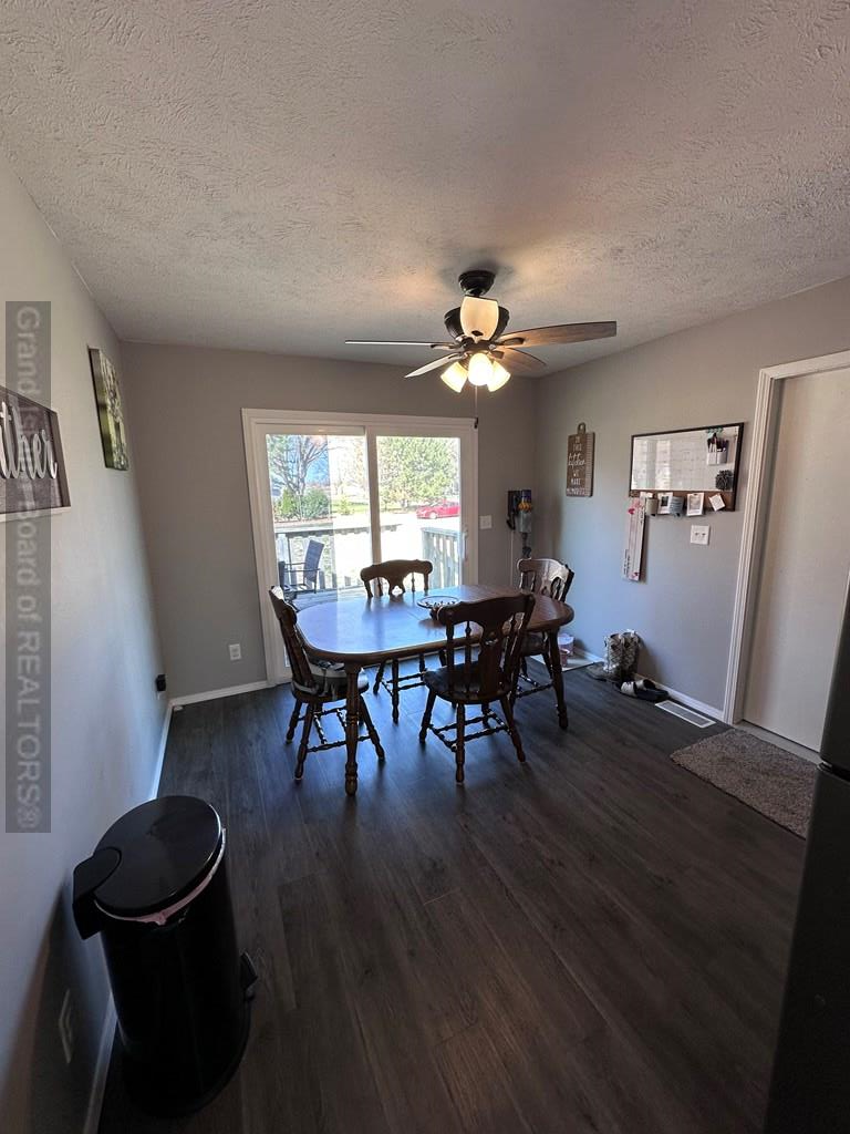 St. Libory, Nebraska 68872, United States, 5 Bedrooms Bedrooms, ,2 BathroomsBathrooms,Residential,Active,124830