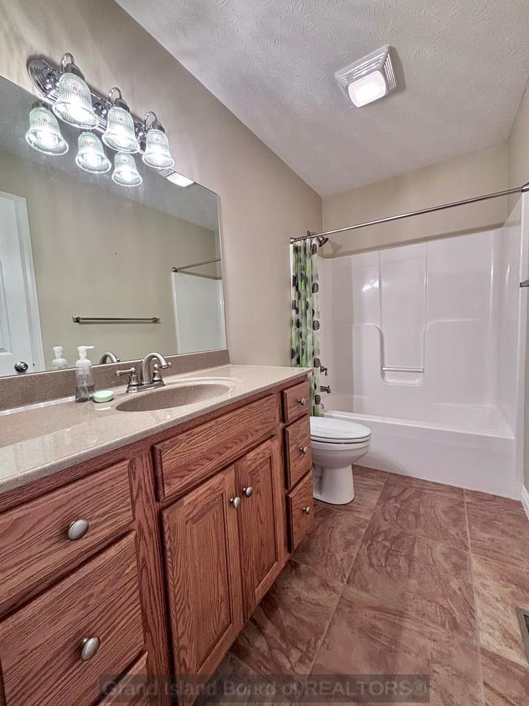 Grand Island, Nebraska 68803, United States, 3 Bedrooms Bedrooms, ,3 BathroomsBathrooms,Residential,Active,136919