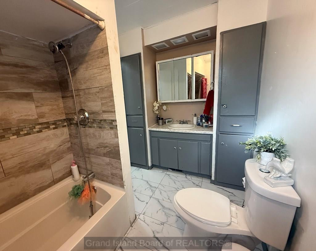 Grand Island, Nebraska 68801, United States, 2 Bedrooms Bedrooms, ,2 BathroomsBathrooms,Residential,Active,203420