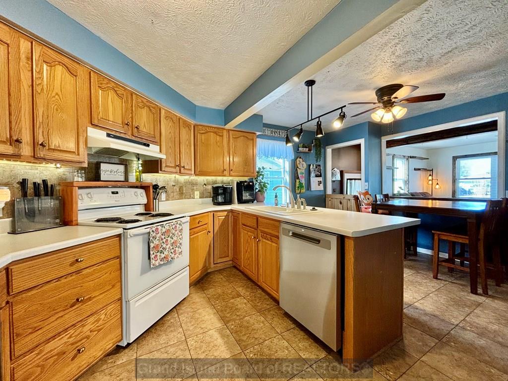 Grand Island, Nebraska 68803, United States, 2 Bedrooms Bedrooms, ,2 BathroomsBathrooms,Residential,Pending,84569