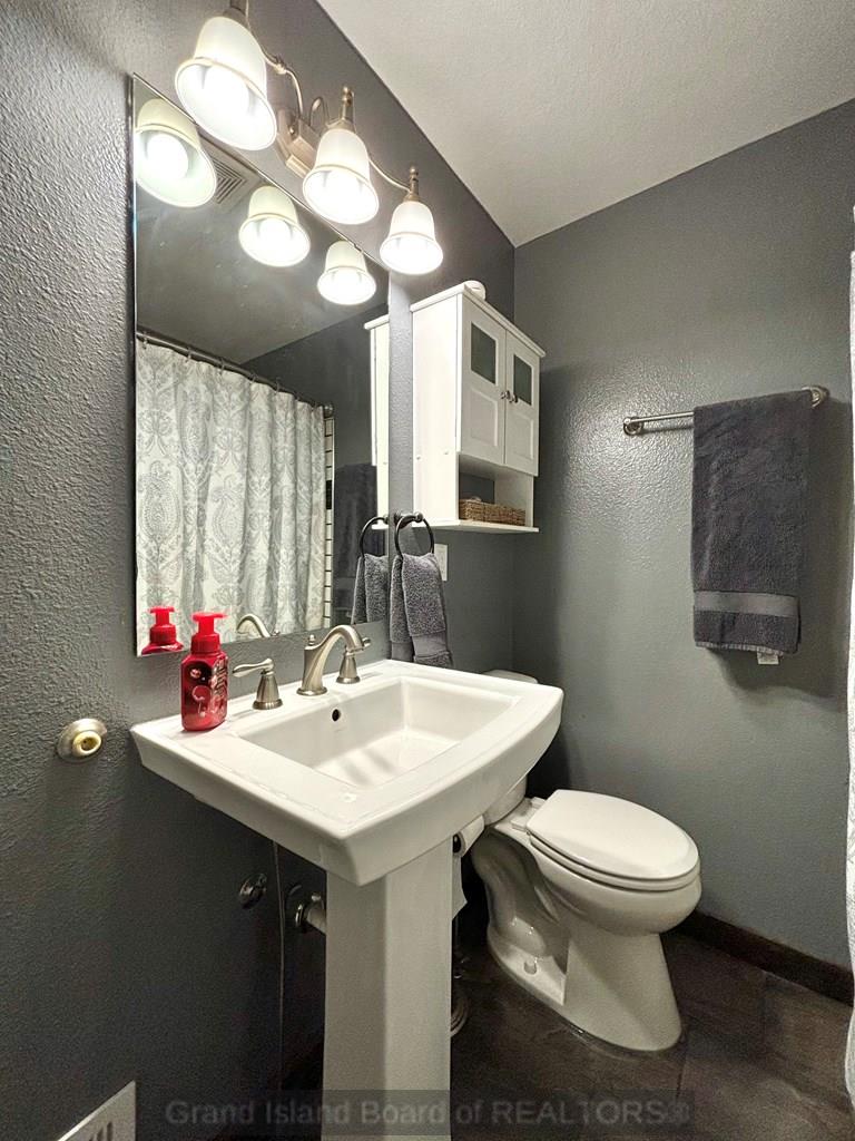 Grand Island, Nebraska 68803, United States, 2 Bedrooms Bedrooms, ,2 BathroomsBathrooms,Residential,Pending,84569