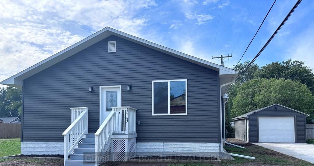 Hastings, Nebraska 68901, United States, 4 Bedrooms Bedrooms, ,2 BathroomsBathrooms,Residential,Active,218985