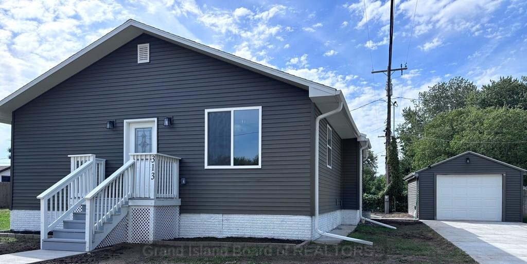 Hastings, Nebraska 68901, United States, 4 Bedrooms Bedrooms, ,2 BathroomsBathrooms,Residential,Active,218985