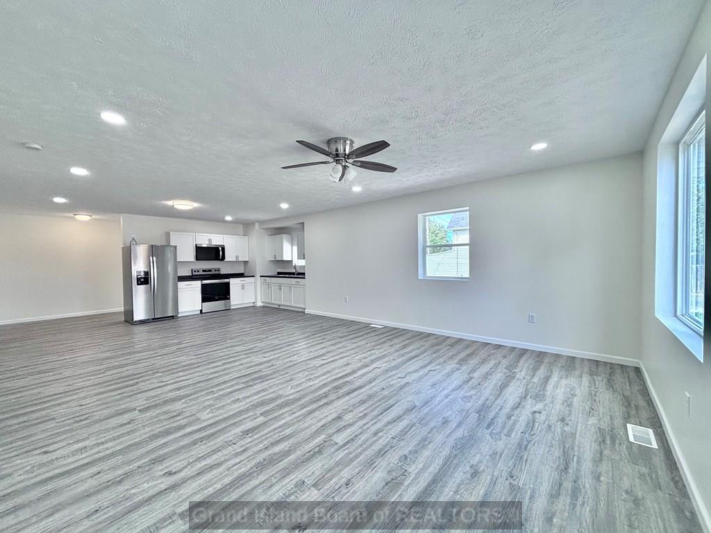 Hastings, Nebraska 68901, United States, 4 Bedrooms Bedrooms, ,2 BathroomsBathrooms,Residential,Active,218985