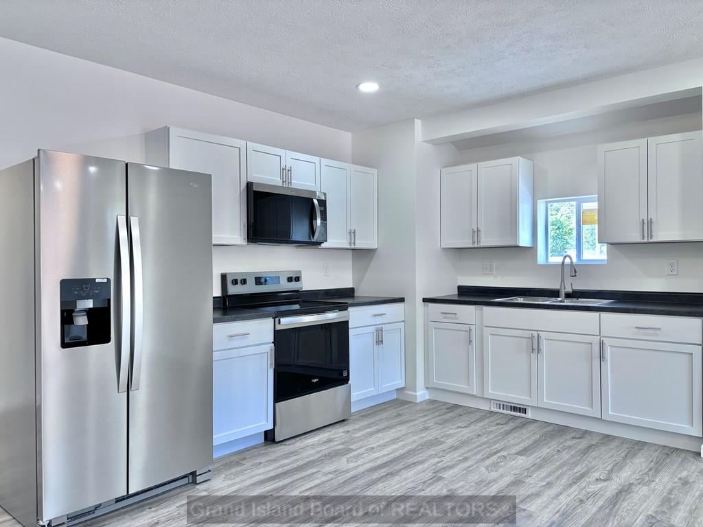 Hastings, Nebraska 68901, United States, 4 Bedrooms Bedrooms, ,2 BathroomsBathrooms,Residential,Active,218985