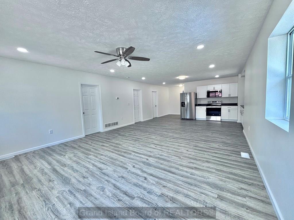 Hastings, Nebraska 68901, United States, 4 Bedrooms Bedrooms, ,2 BathroomsBathrooms,Residential,Active,218985