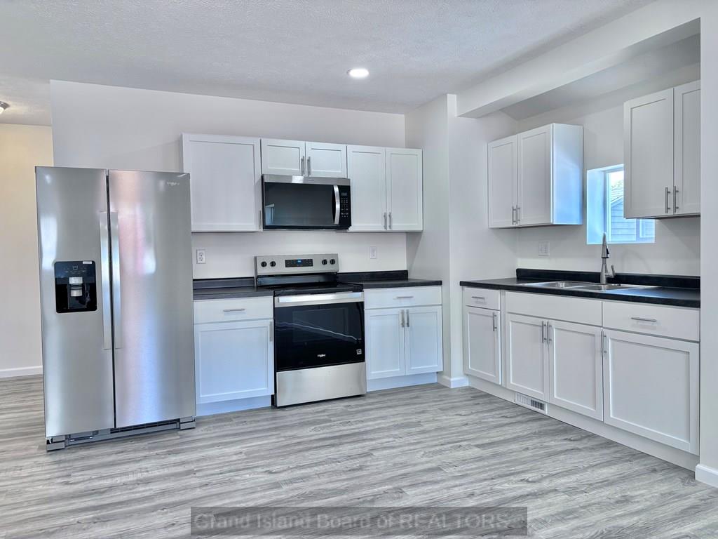 Hastings, Nebraska 68901, United States, 4 Bedrooms Bedrooms, ,2 BathroomsBathrooms,Residential,Active,218985