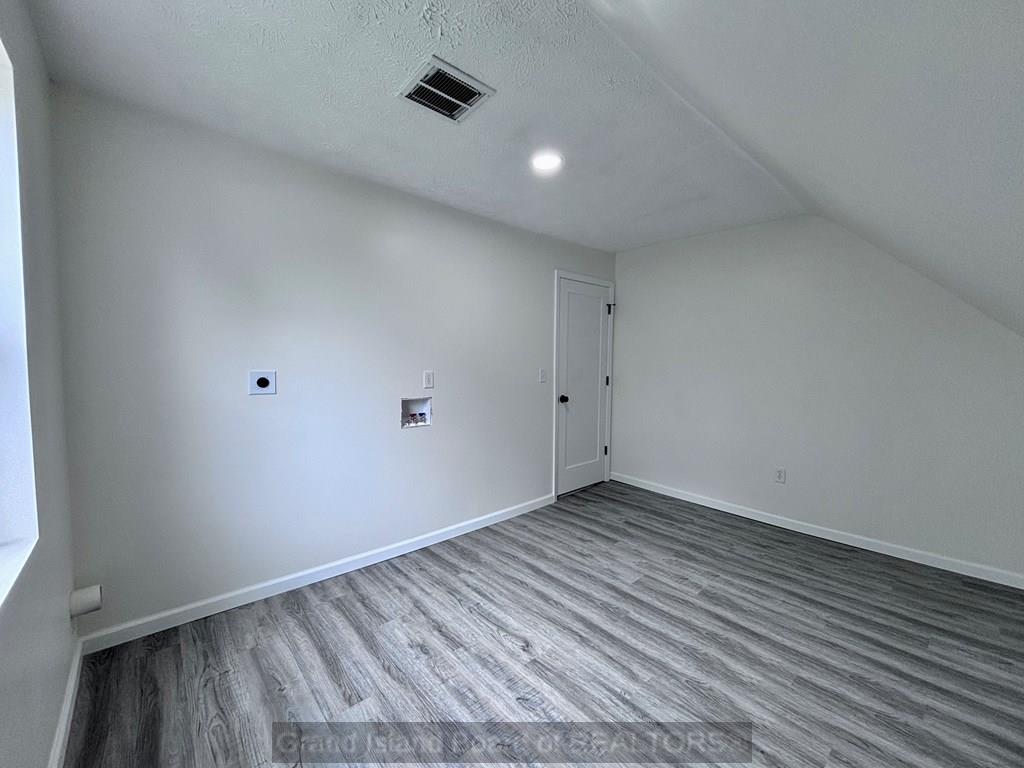 Aurora, Nebraska 68818, United States, 5 Bedrooms Bedrooms, ,2 BathroomsBathrooms,Residential,Active,201052