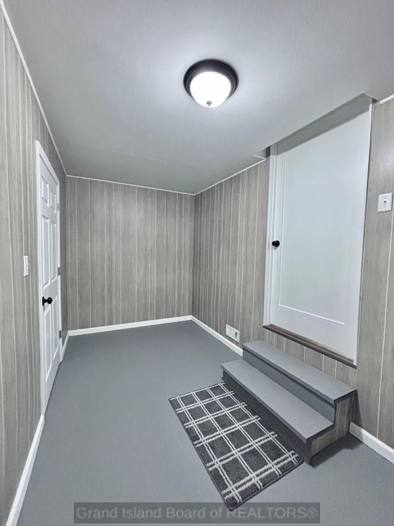 Aurora, Nebraska 68818, United States, 5 Bedrooms Bedrooms, ,2 BathroomsBathrooms,Residential,Active,201052