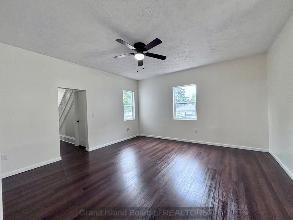 Aurora, Nebraska 68818, United States, 5 Bedrooms Bedrooms, ,2 BathroomsBathrooms,Residential,Active,201052