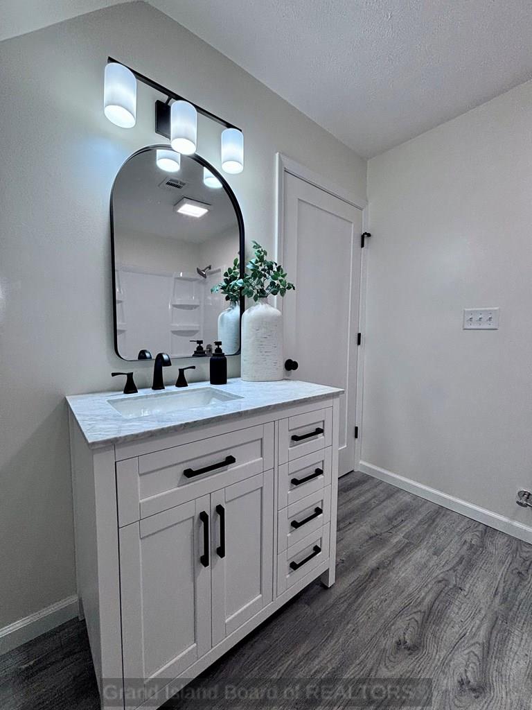 Aurora, Nebraska 68818, United States, 5 Bedrooms Bedrooms, ,2 BathroomsBathrooms,Residential,Active,201052