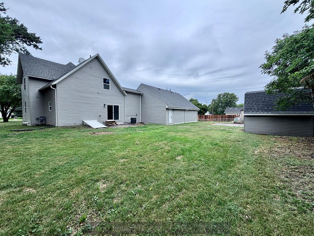 Aurora, Nebraska 68818, United States, 5 Bedrooms Bedrooms, ,2 BathroomsBathrooms,Residential,Active,201052