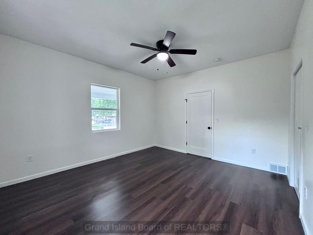 Aurora, Nebraska 68818, United States, 5 Bedrooms Bedrooms, ,2 BathroomsBathrooms,Residential,Active,201052