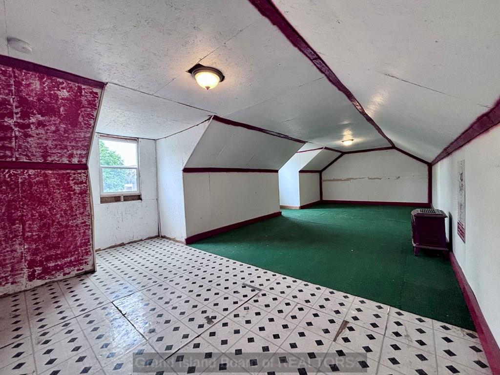 Aurora, Nebraska 68818, United States, 5 Bedrooms Bedrooms, ,2 BathroomsBathrooms,Residential,Active,201052