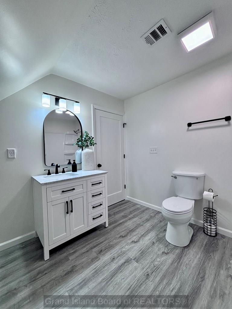 Aurora, Nebraska 68818, United States, 5 Bedrooms Bedrooms, ,2 BathroomsBathrooms,Residential,Active,201052